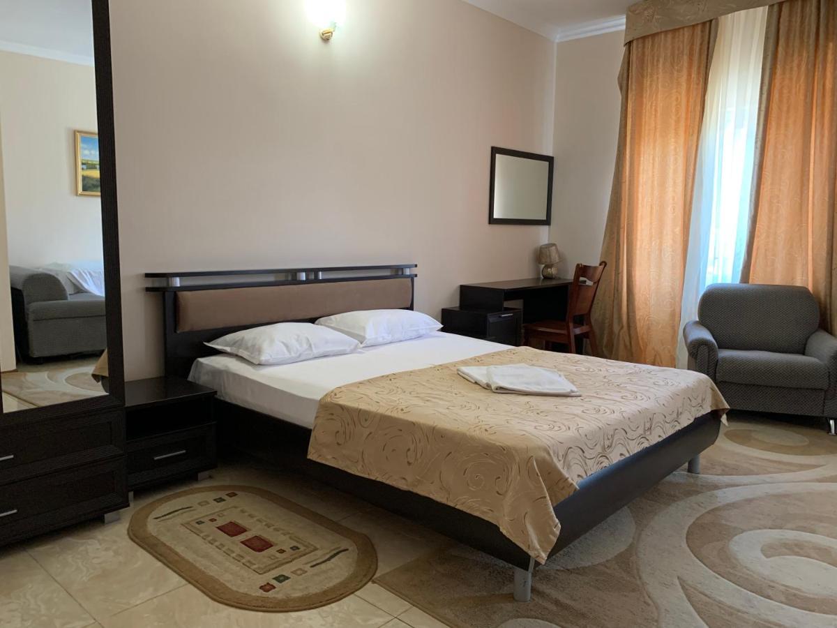 Guest House Aphyn Leto Gagra Exterior photo